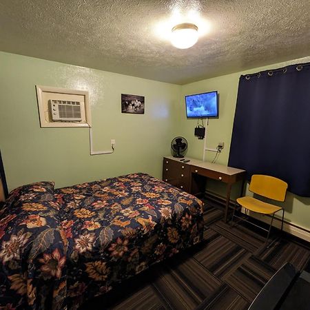 Tour Inn Motel Howard City 外观 照片