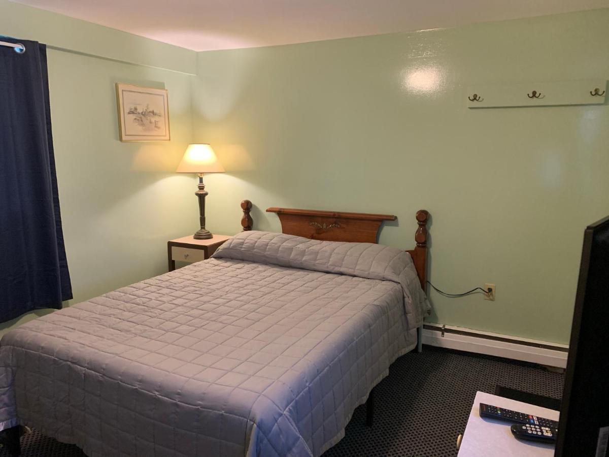 Tour Inn Motel Howard City 外观 照片