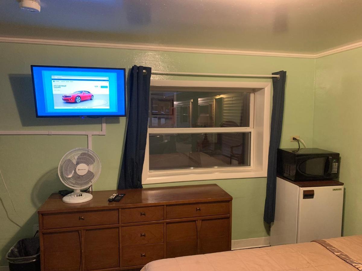 Tour Inn Motel Howard City 外观 照片