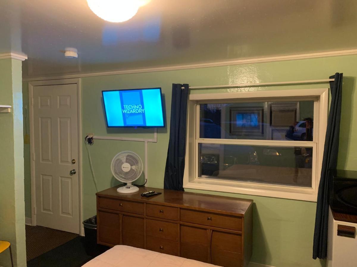 Tour Inn Motel Howard City 外观 照片