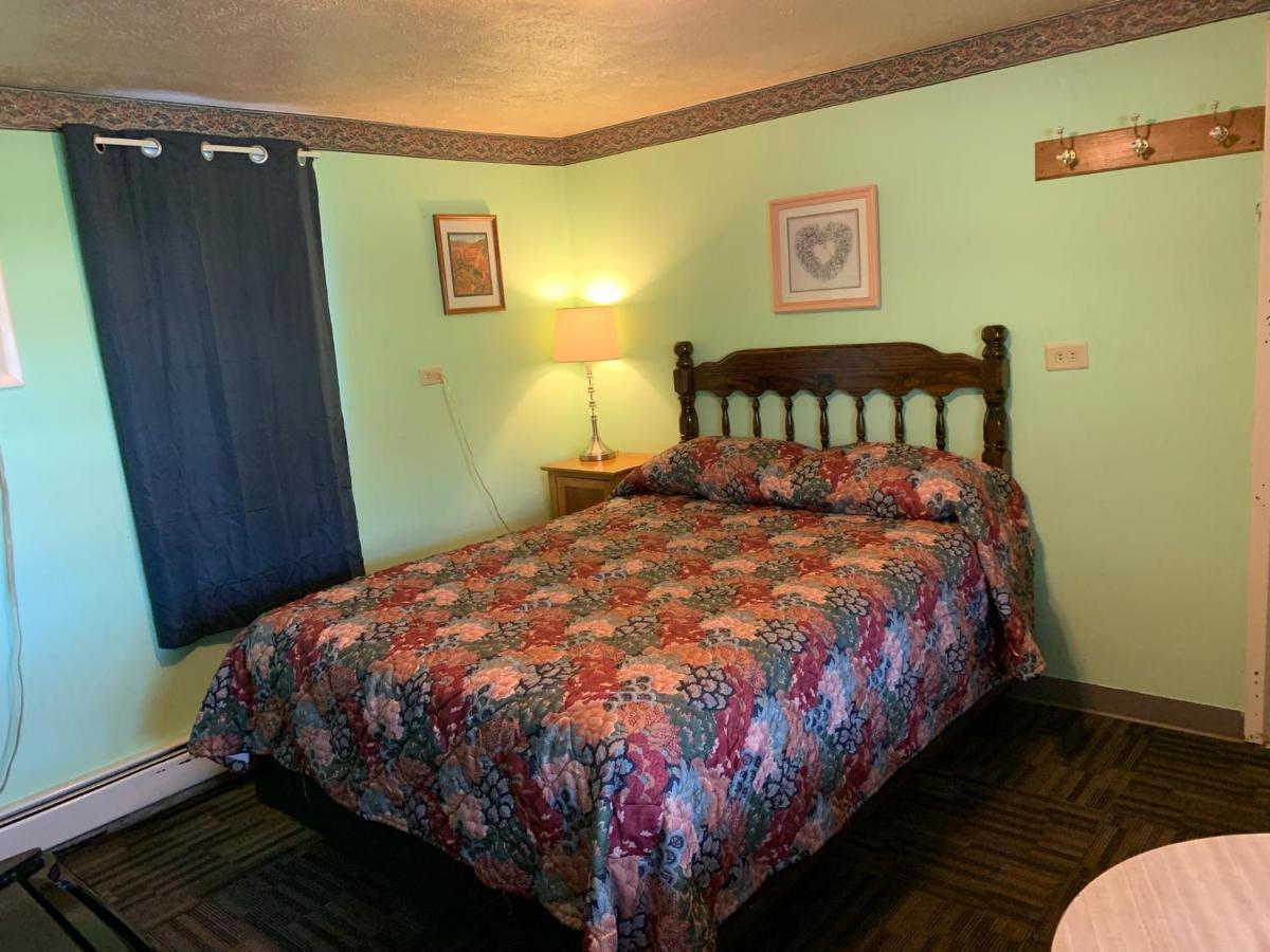 Tour Inn Motel Howard City 外观 照片