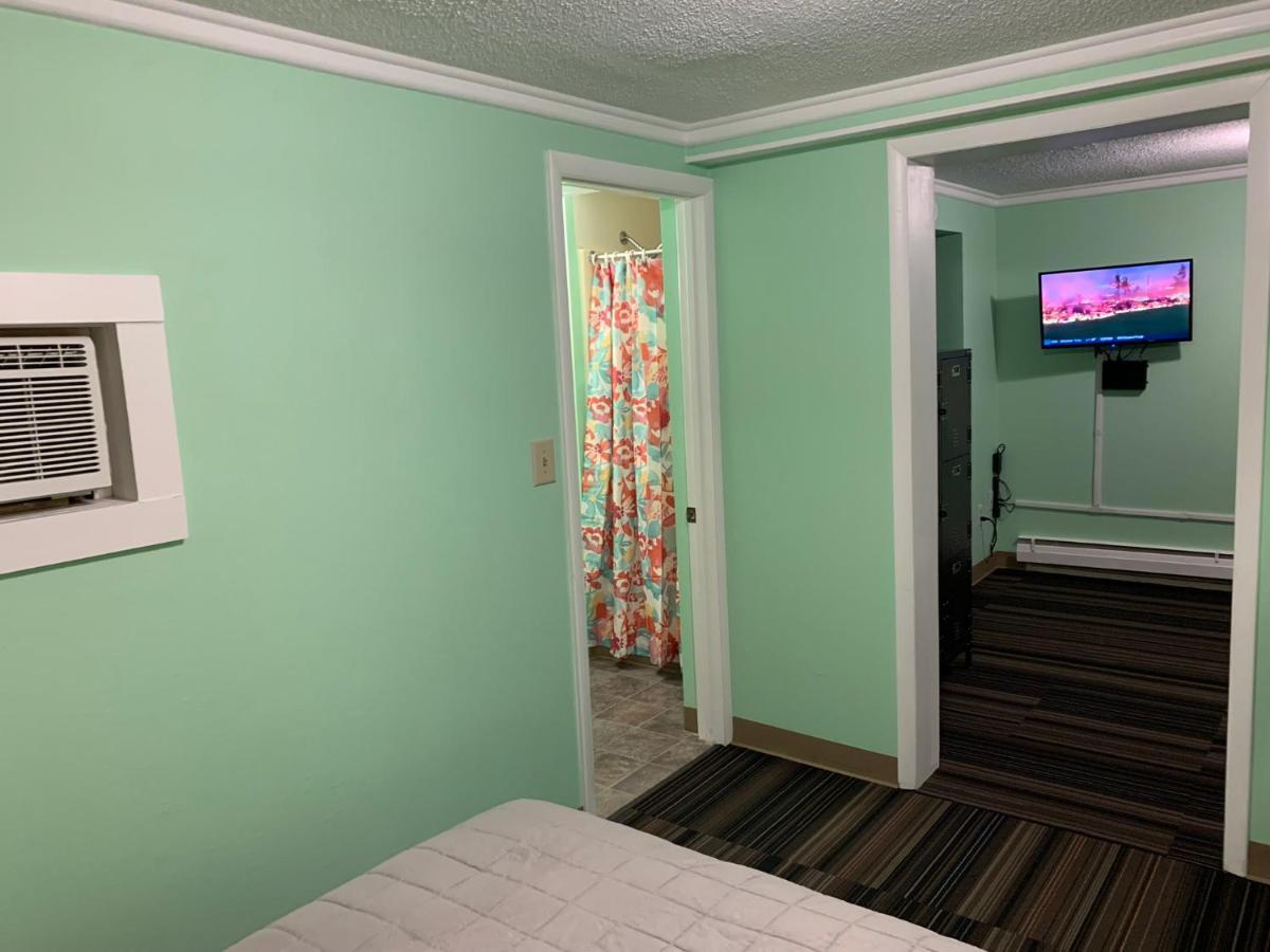Tour Inn Motel Howard City 外观 照片