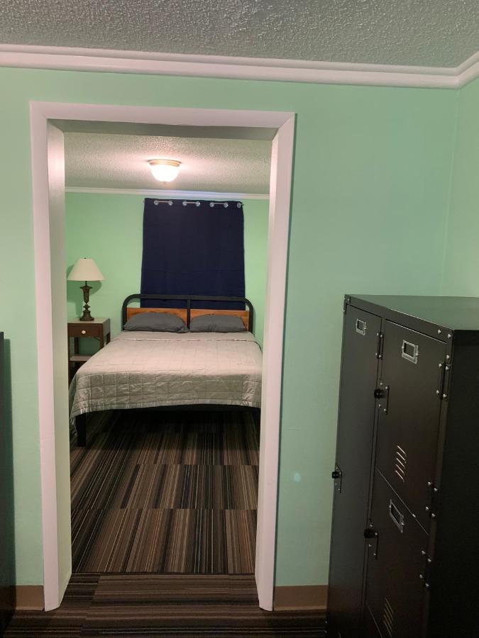 Tour Inn Motel Howard City 外观 照片