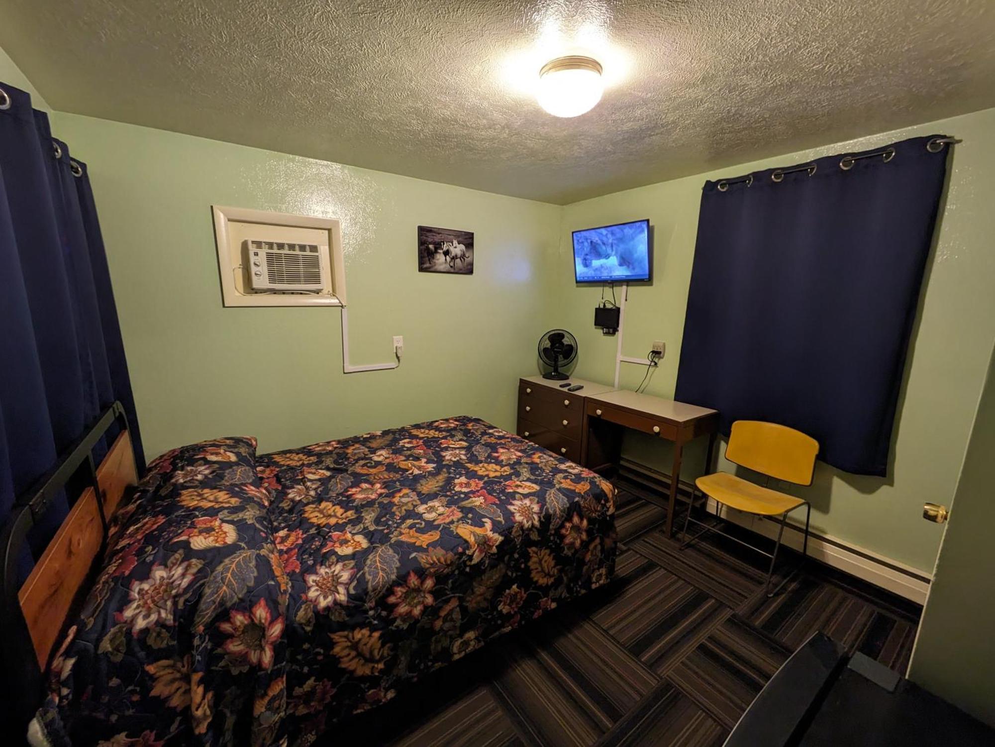 Tour Inn Motel Howard City 外观 照片