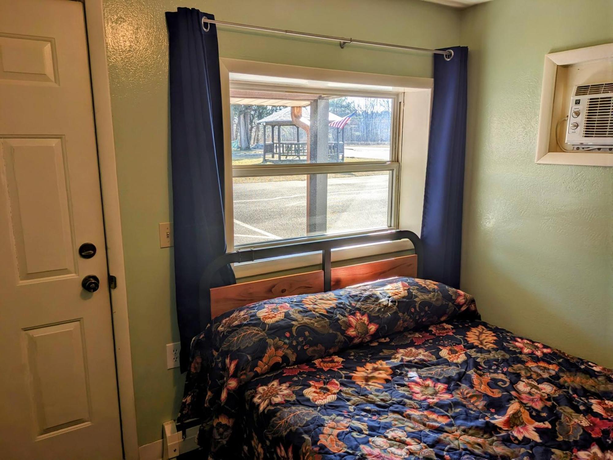 Tour Inn Motel Howard City 外观 照片