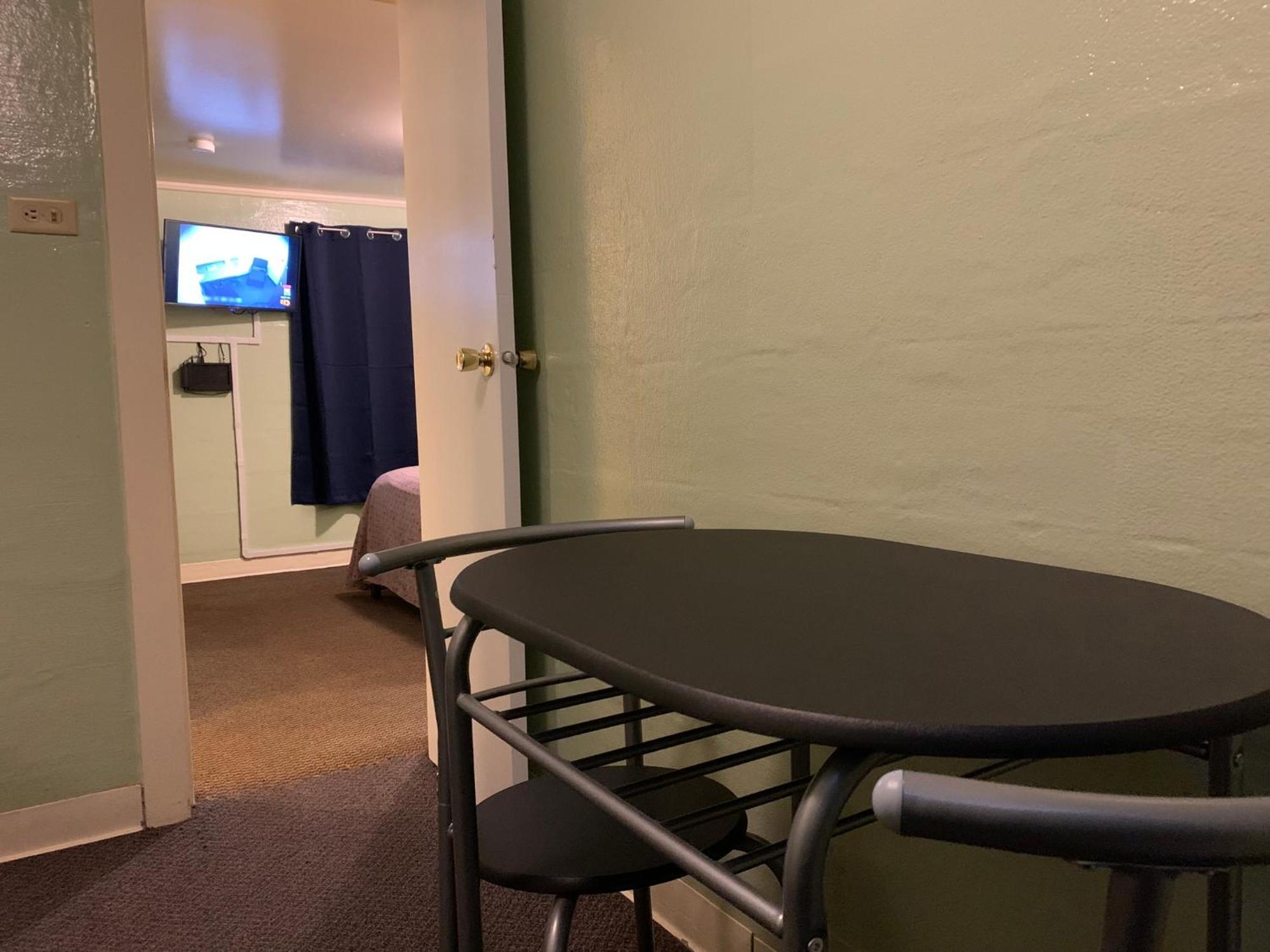 Tour Inn Motel Howard City 外观 照片